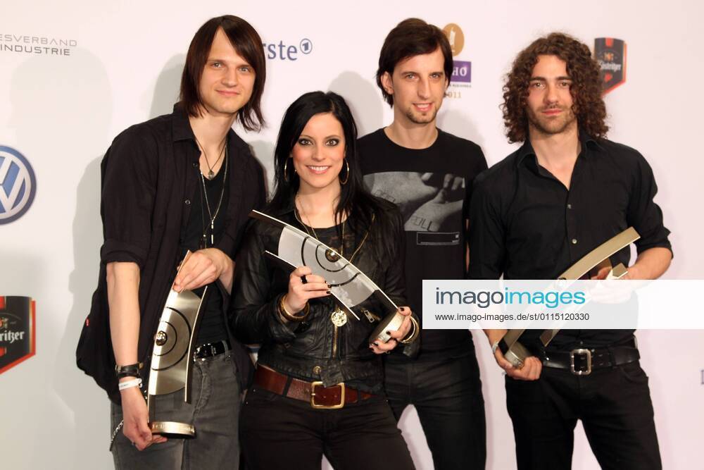 Preisträger Band Silbermond bei der Verleihung des Musikpreis der Echo 2011 in den Messehallen am Funkturm in Berlin