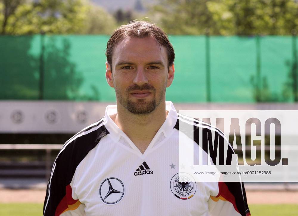 Jens Nowotny (Deutschland) Fußball EM Herren Vorschau Europameisterschaft 2004, Euro, Vorstellung, Präsentation, Pressetermin, Porträttermin Porträt