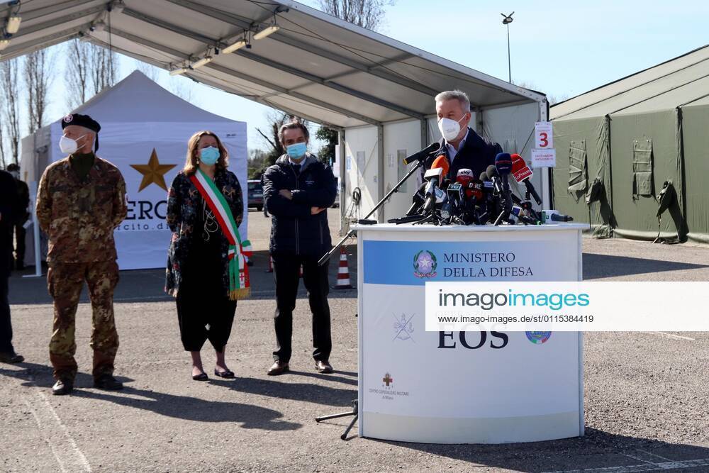 Coronavirus in Italien, Drive In Impfzentrum bei Mailand foto ipp clemente marmorino milano 15 03 2021 emergenza coronavirus covid 19 inaugurazione del primo drive through per tamponi convertito in presidio vaccinale nella foto il ministro della difesa lorenzo guerrini con attilio fontana presidente regione lomabrdia e anna scavuzzo vicesindaco e assessore alla sicurezza comune di milano campagna vaccinale drive throu