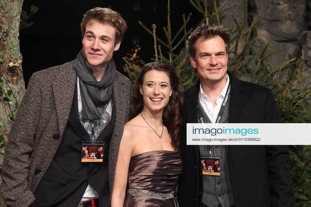 Max Felder, Annina Braunmiller und Johannes Raspe ( Deutsche Stimmen des Films Jacob, Bella und Erward ) bei der Deutschlandpremiere von BREAKING DAWN Ð BISS ZUM ENDE DER NACHT ( Teil 1 ) im CineStar SonyCenter in Berlin.