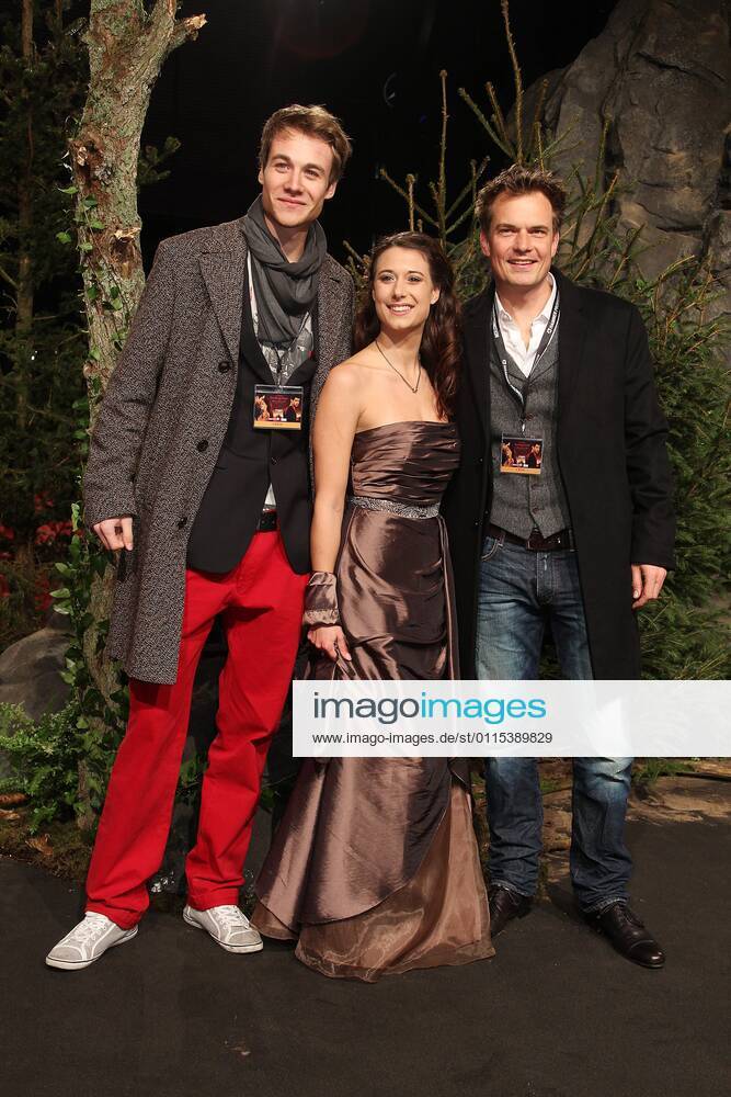 Max Felder, Annina Braunmiller und Johannes Raspe ( Deutsche Stimmen des Films Jacob, Bella und Erward ) bei der Deutschlandpremiere von BREAKING DAWN Ð BISS ZUM ENDE DER NACHT ( Teil 1 ) im CineStar SonyCenter in Berlin.