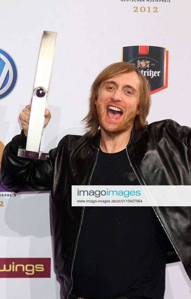 Preistrager: David Guetta beim Echo 2012 dem Deutschen Musikpreis Preistraeger vor der Verleihung in der Messe Berlin.