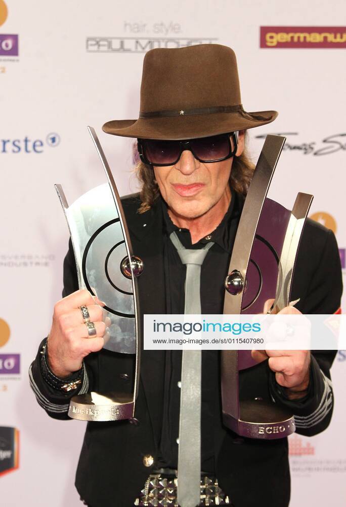 Preistrager: Udo Lindenberg beim Echo 2012 dem Deutschen Musikpreis Preistraeger vor der Verleihung in der Messe Berlin.