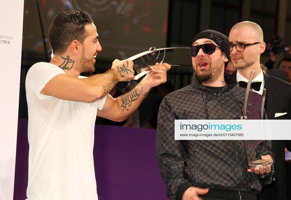 Preistrager: Bushido und Sido beim Echo 2012 dem Deutschen Musikpreis Preistraeger vor der Verleihung in der Messe Berlin.