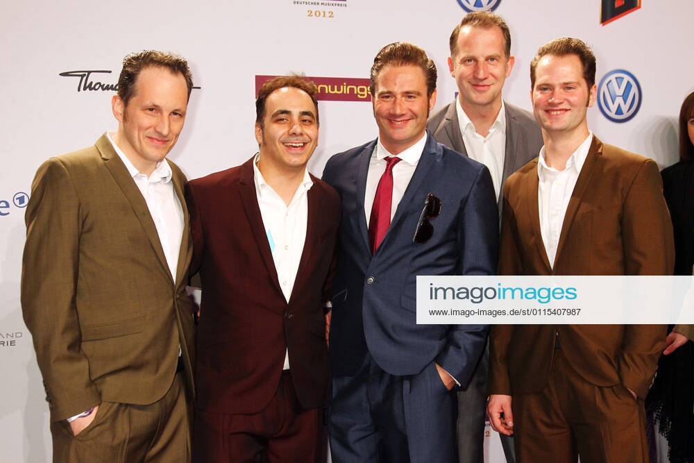 Dick Brave and the Backbeats beim Echo 2012 dem Deutschen Musikpreis auf dem Roten Teppich vor der Verleihung in der Messe Berlin.