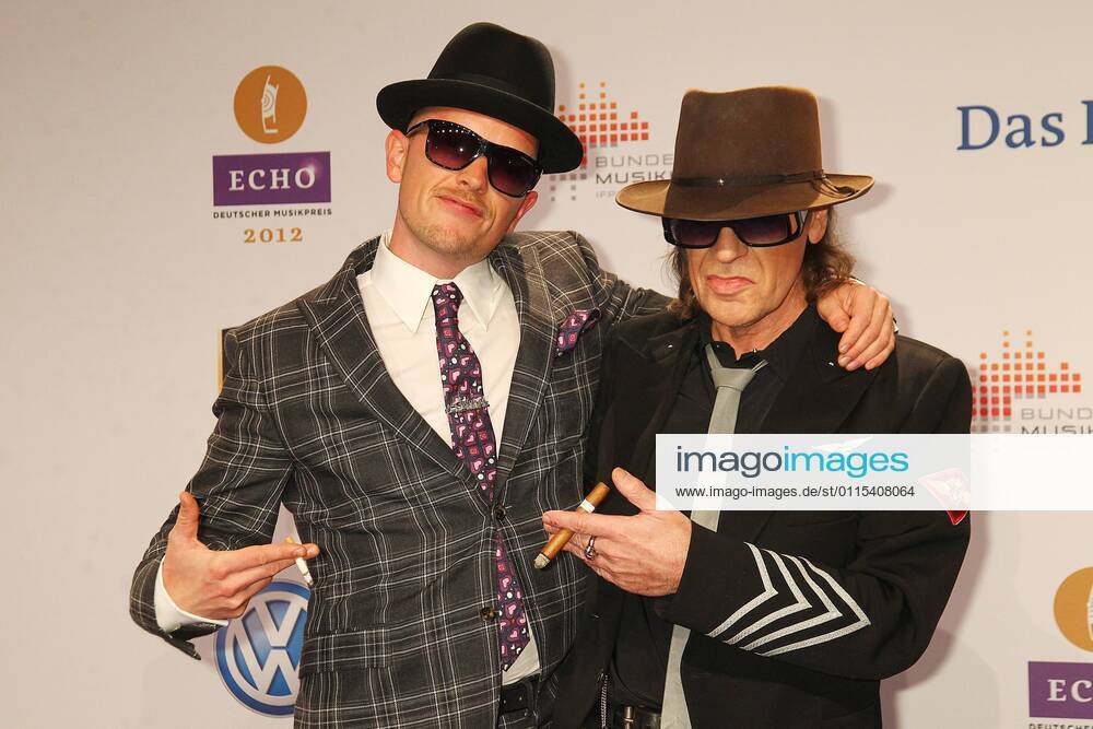 Udo Lindenberg und Jan Delay beim Echo 2012 dem Deutschen Musikpreis auf dem Roten Teppich vor der Verleihung in der Messe Berlin.