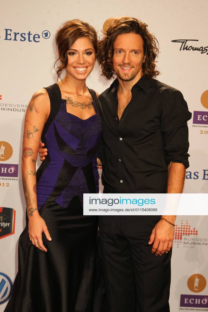 Jason Mraz und Christina Perri beim Echo 2012 dem Deutschen Musikpreis auf dem Roten Teppich vor der Verleihung in der Messe Berlin.