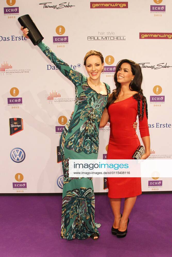 Jasmin Wagner und Fernanda Brandao beim Echo 2012 dem Deutschen Musikpreis auf dem Roten Teppich vor der Verleihung in der Messe Berlin.