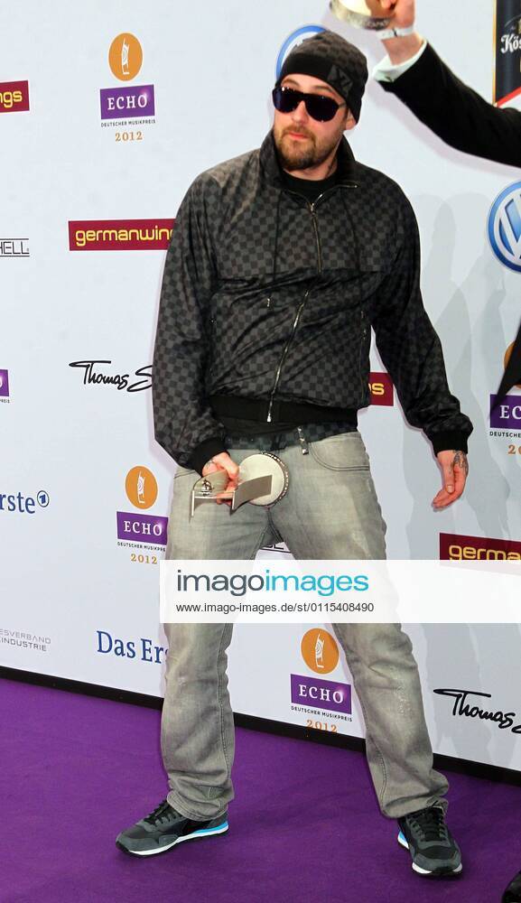 Preistrager: Band Jupiter Jones beim Echo 2012 dem Deutschen Musikpreis Preistraeger vor der Verleihung in der Messe Berlin.