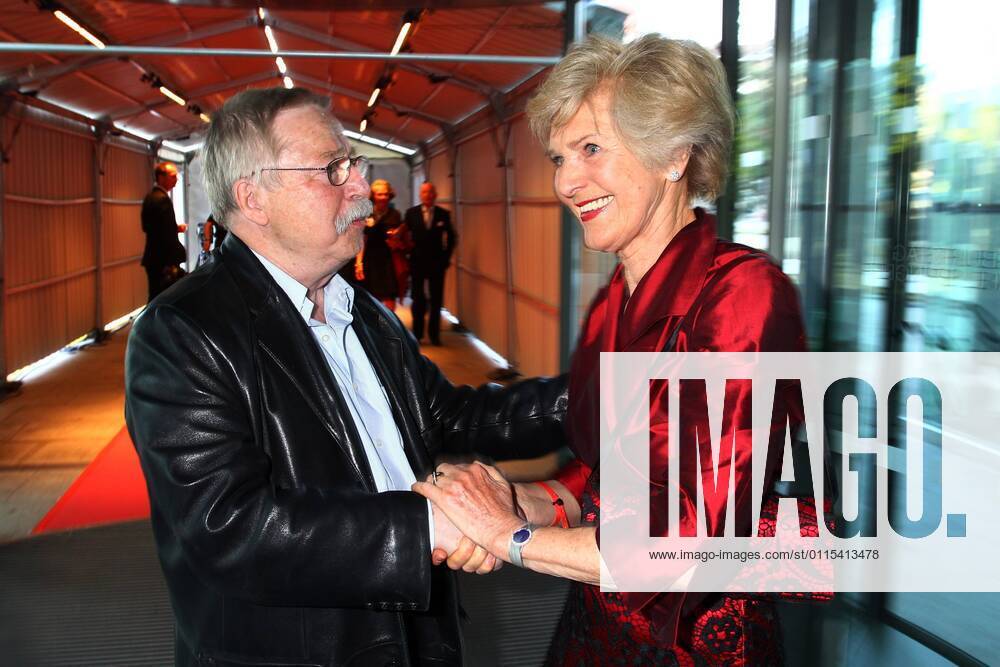 Friede Springer und Wolf Biermann bei der Festveranstaltung anlaesslich des 100. Geburtstages von Axel Springer in der Axel-Springer-Passage im Springer Haus in Berlin.