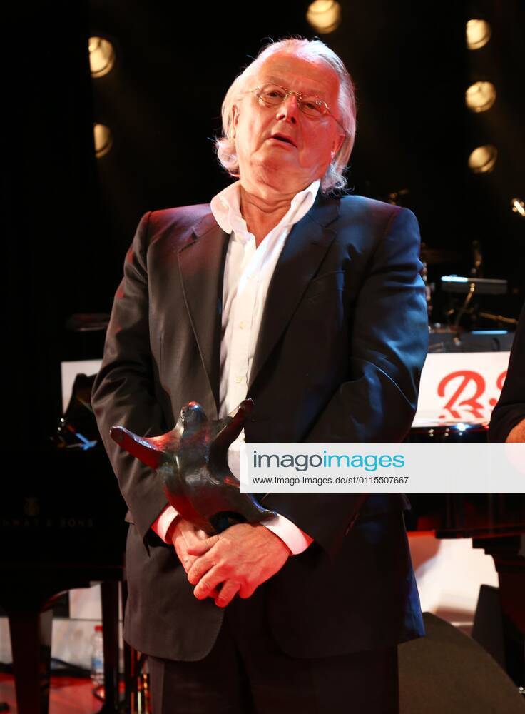 Preistraeger Frank Castorf bei der bei der 23. Verleihung des < B.Z.-Kulturpreis 2014 > im Theater am Kurfuerstendamm Kudamm in Berlin