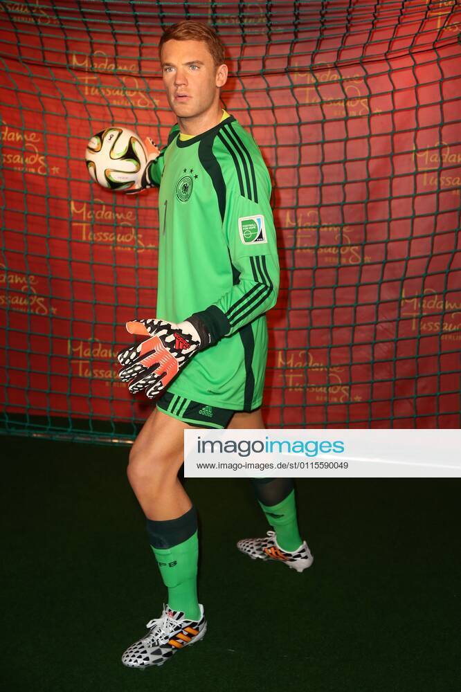Einweihung der Manuel Neuer Wachsfigur durch Manuel Neuer im Madame Tussauds Berlin.