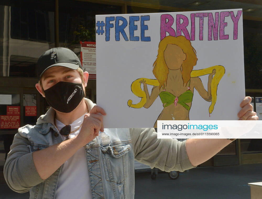 Britney Spears - Vater Jamie Spears bleibt ihr Vormund, Archivbilder Britney Spears fans protest outside a conservatorship court hearing at Los Angeles Superior Court in Los Angeles on Wednesday, March 17, 2021. The 39-year-old entertainer s father, Jamie Spears, and the Bessemer Trust Co. are the co-conservators of the Spears estate and share management of her business affairs. Samuel Ingham III has said his client would be happier without her father involved. Spears has been under a conservatorship since 2008, when she began exhibiting bizarre behavior, including shaving her head. LAP2021031709 JIMxRUYMEN