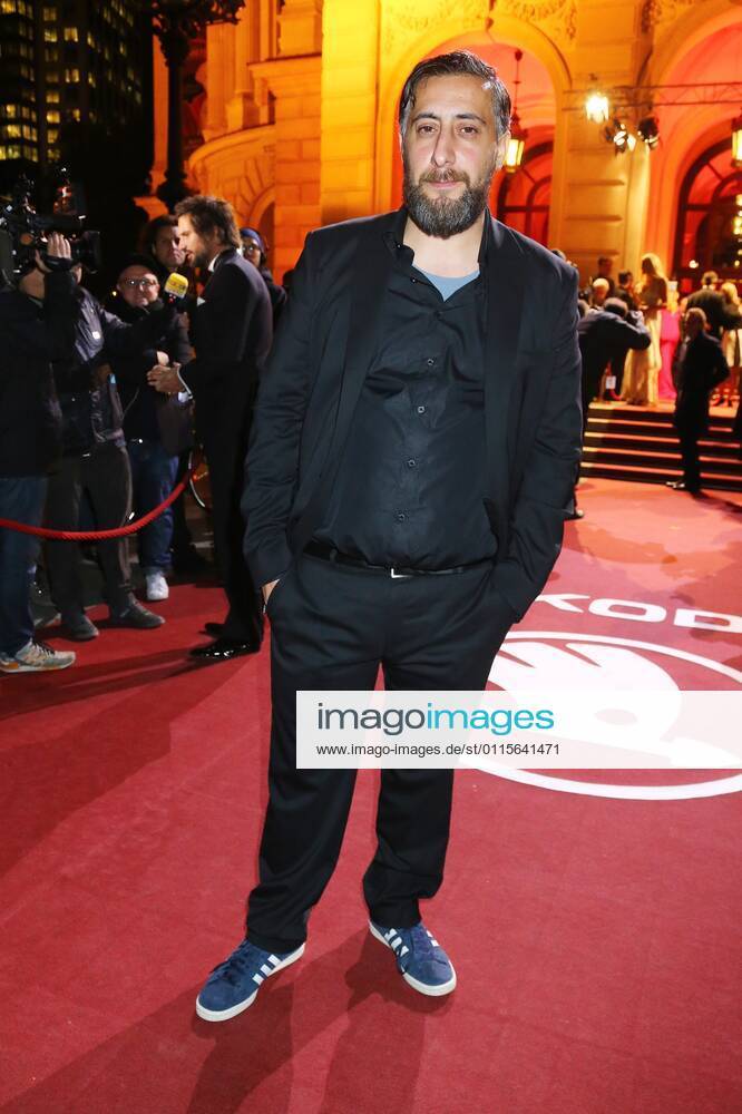 Kida Khodr Ramadan auf dem Roten Teppich bei der Verleihung des Hessischen Film- und Kinopreis 2015 in der Alte Oper Frankfurt.