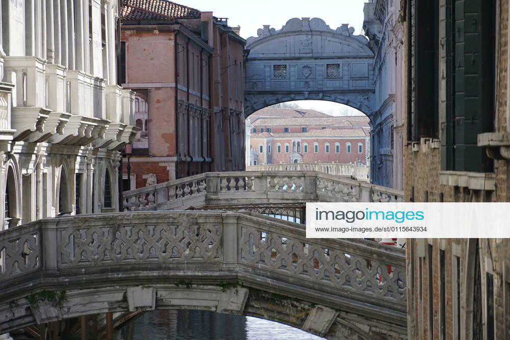 VENICE, LOCKDOWN SECOND SEASON Lockdown second season in Venice, the Bridge of Sighs. Venezia Italy