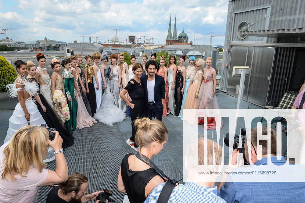 IMAGO Kreativ: Urbane Kultur - Sommer auf den Dächern Boris Entrup Eva Lutz (Designerin und Gescha?ftsfuehrerin des Modelabels Minx) 22 Modelle auf der Dachterrasse Vorentscheid zum L.O.B. Fashion Award 2016 in der Botschaft des Königreichs der Niederlande in Berlin Eine hochkaraetige Jury waehlt die 10 besten Kleider aus, die auf dem Leipziger Opernball am 10. September 2016 glamouroes den Gaesten und der Presse praesentiert werden.