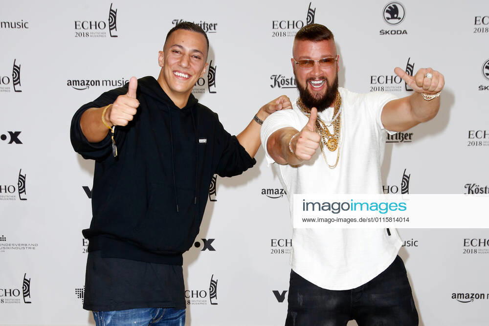 Farid Bang und Kollegah auf dem Roten Teppich bei der Verleihung des ECHO 2018 in Berlin.