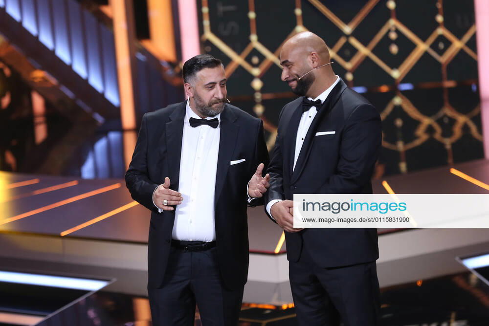 Laudatoren Kida Khodr Ramadan und Veysel Gelin aus der Liveshow der GOLDENEN KAMERA 2019, Flughafen Tempelhof in Berlin,