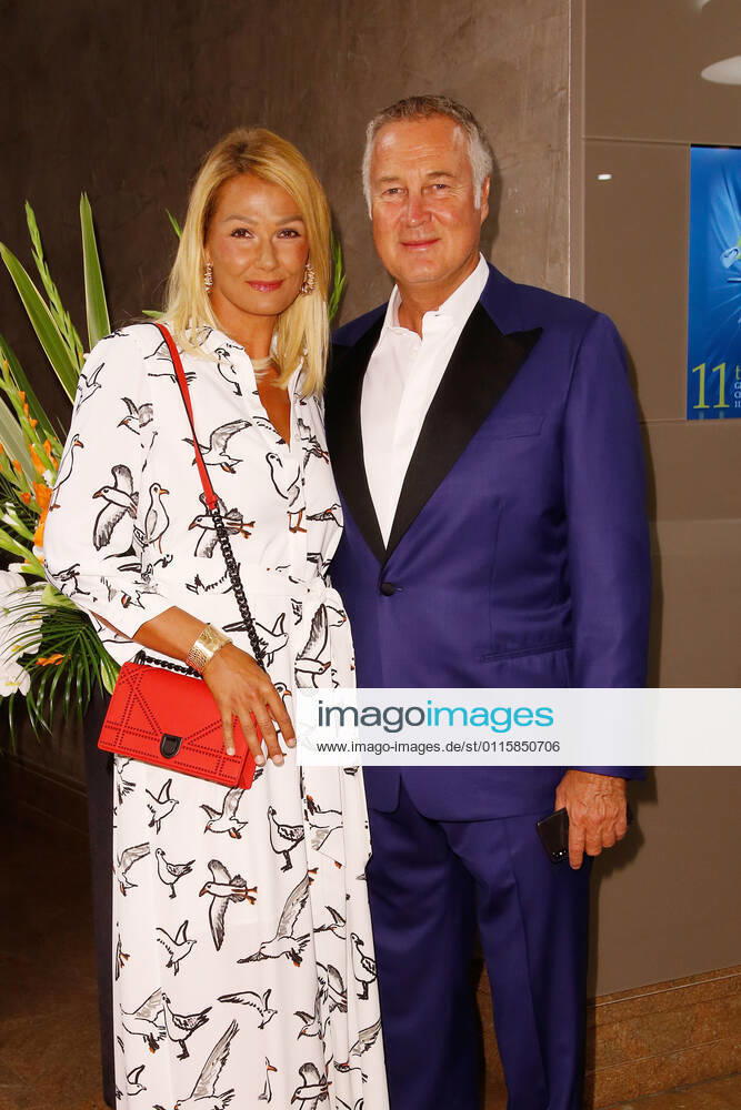 Franziska van Almsick mit Jürgen B. Harder auf dem roten Teppich beim 11. GRK Golf Charity Masters in Leipzig im Hotel The Westin Leipzig.