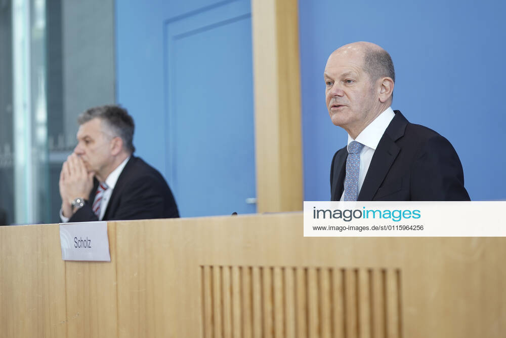 Bundespressekonfereenz, Eckwerte des Bundeshaushalts 2022 und Finanzplan 2025 mit Bundesfinanzminister Scholz Aktuell, 24.03.2021, Berlin, Bundespressekonferenz, Olaf Scholz, der deutsche Finanzminister gemeinsam mit Staatssekretaer Werner Gatzer bei der Vorstellung der Eckwerte des Bundeshaushalts 2022 und Finanzplan bis 2025 Berlin Berlin Deutschland