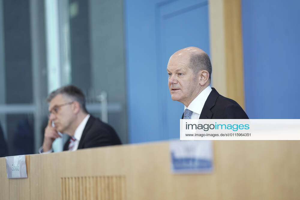 Bundespressekonfereenz, Eckwerte des Bundeshaushalts 2022 und Finanzplan 2025 mit Bundesfinanzminister Scholz Aktuell, 24.03.2021, Berlin, Bundespressekonferenz, Olaf Scholz, der deutsche Finanzminister gemeinsam mit Staatssekretaer Werner Gatzer bei der Vorstellung der Eckwerte des Bundeshaushalts 2022 und Finanzplan bis 2025 Berlin Berlin Deutschland