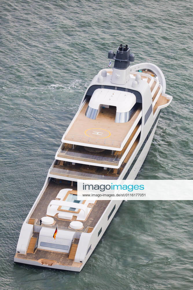 Luftaufnahme 139 Meter lange Superyacht SOLARIS auf der ersten Probefahrt in der Nordsee, gebaut von der Lloyd Werft Bremerhaven für den russischen Oligarchen Roman Abramowitsch