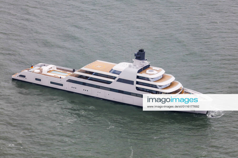 Luftaufnahme 139 Meter lange Superyacht SOLARIS auf der ersten Probefahrt in der Nordsee, gebaut von der Lloyd Werft Bremerhaven für den russischen Oligarchen Roman Abramowitsch
