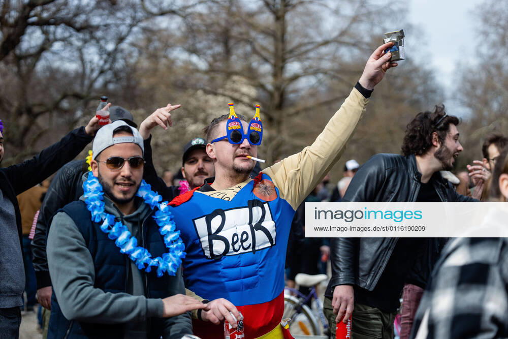 demonstration against sanitary measures and wild party in Lio¨ge from morning until late before curfew of midnight, social distancing was rarely respected and the wearing of masks also. Liege Belgium - ZUMAb331 20210328_zaf_b331_017