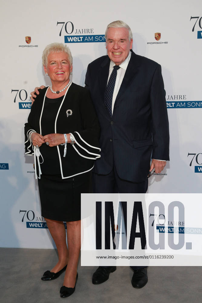 Klaus-Michael Kühne und Frau Christine auf dem grauen Teppich bei 70 Jahre WELT AM SONNTAG Hotel THE FONTENAY in Hamburg