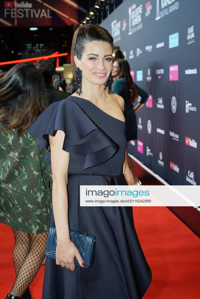 Linda Zervakis bei der Verleihung des YouTube GOLDENE KAMERA Digital Award 2019 im Kraftwerk Berlin.