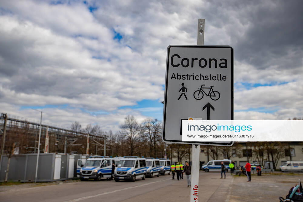 Stuttgart Querdenken 711: Demo auf Cannstatter Wasen, Stuttgart, 03.04.2021, Querdenken 711: Demo auf Cannstatter Wasen, Stuttgart, Corona Abstrichstelle, 03.04.2021,
