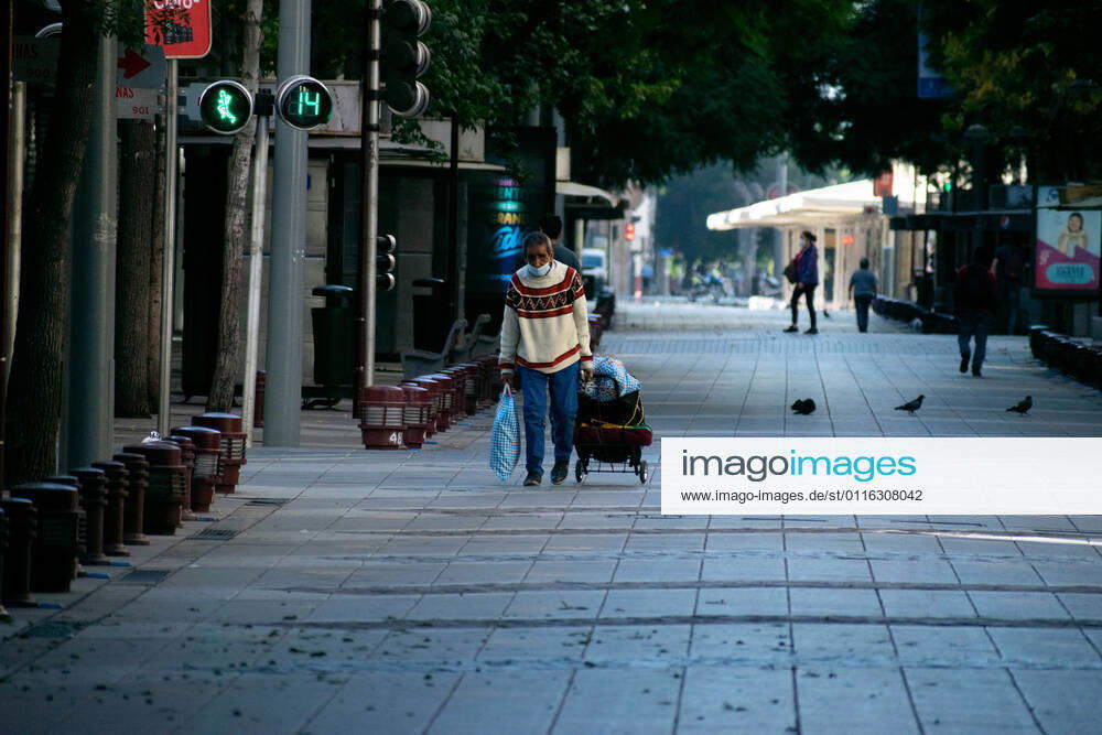 A man with a mask walks down an almost empty street in the center of Santiago, in the midst of the total quarantine decreed for the Metropolitan Region. The country is going through a second wave that is saturating hospitals. Today there were 8,112 new cases of coronavirus, a record number since the onset of the pandemic. Santiago Chile - ZUMAb332 20210403_zip_b332_002
