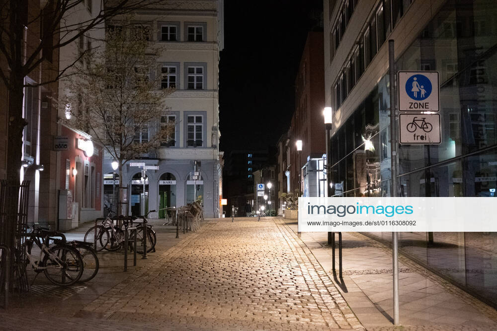 Like an abandoned city. Aachen on Easter vigil between 10 p.m. and 11 p.m. View into the deserted pedestrian zone Rennbahn-Strasse. In Aachen on April 3, 2021. GERMANY - AACHEN - EASTER Easter 2021 Covid Pandemic