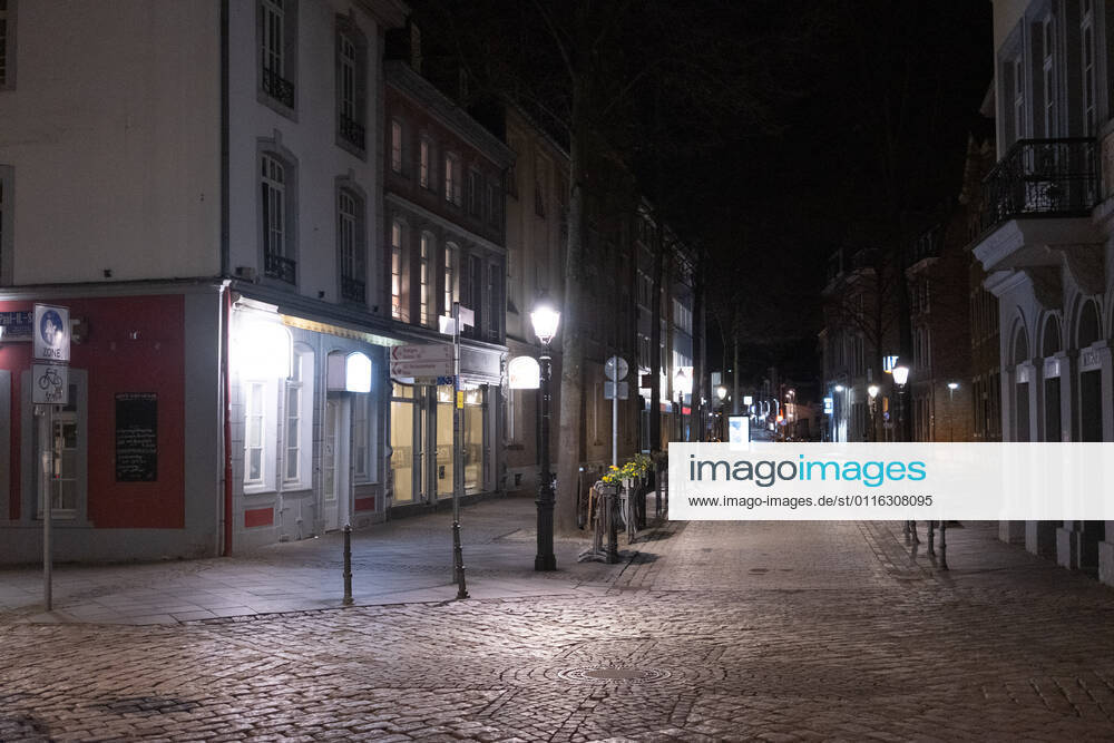 Like an abandoned city. Aachen on Easter vigil between 10 p.m. and 11 p.m. View of the deserted pedestrian zone Am Markt. In Aachen on April 3, 2021. GERMANY - AACHEN - EASTER Easter 2021 Covid Pandemic