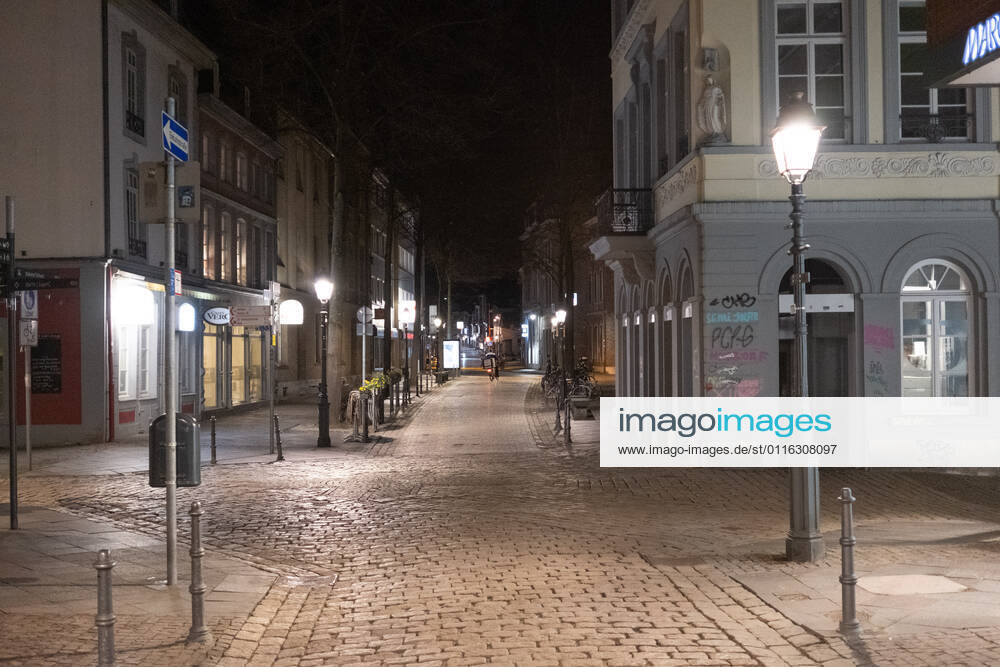 Like an abandoned city. Aachen on Easter vigil between 10 p.m. and 11 p.m. View of the deserted pedestrian zone Am Markt. In Aachen on April 3, 2021. GERMANY - AACHEN - EASTER Easter 2021 Covid Pandemic