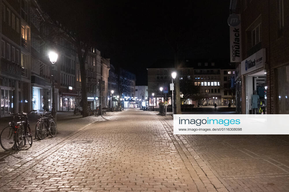 Like an abandoned city. Aachen on Easter vigil between 10 p.m. and 11 p.m. View of the deserted pedestrian zone Am Markt. In Aachen on April 3, 2021. GERMANY - AACHEN - EASTER Easter 2021 Covid Pandemic