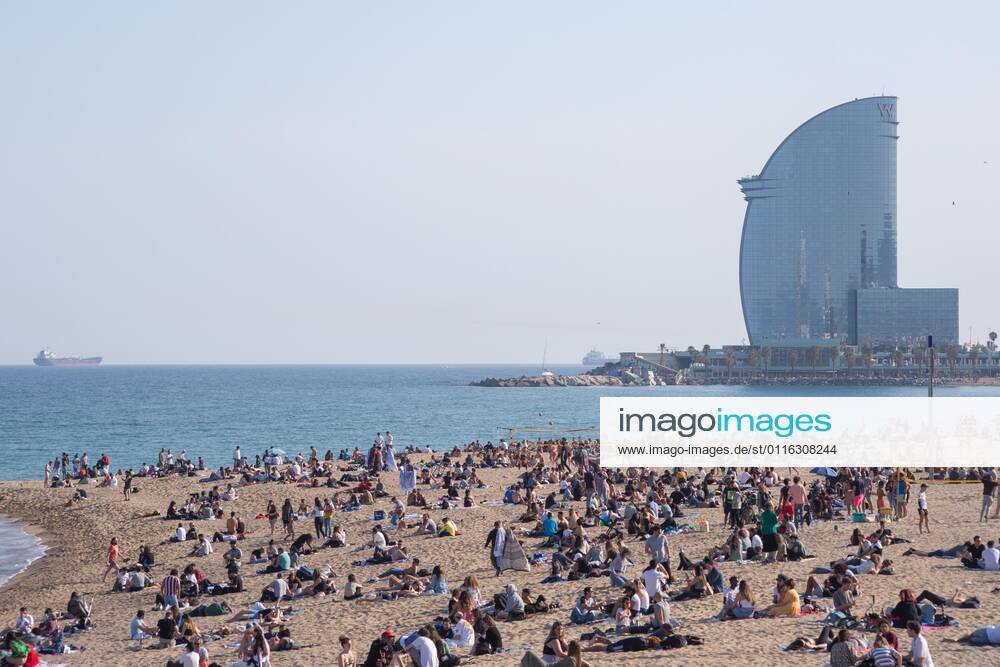 A crowd of people seen on the beach of Barceloneta..The Barceloneta Beach in Barcelona is full in the 2021 beach season. In a state of alarm due to the corona virus pandemic, in Catalonia, the use of facemasks and safety distance is mandatory in all public spaces to contain the spread of COVID- 19 pandemic. Barcelona Spain - ZUMAs197 20210403_zab_s197_016