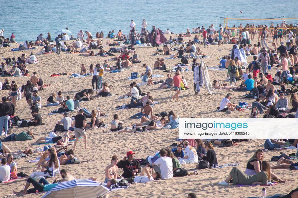 A crowd of people seen on the beach of Barceloneta..The Barceloneta Beach in Barcelona is full in the 2021 beach season. In a state of alarm due to the corona virus pandemic, in Catalonia, the use of facemasks and safety distance is mandatory in all public spaces to contain the spread of COVID- 19 pandemic. Barcelona Spain - ZUMAs197 20210403_zab_s197_017