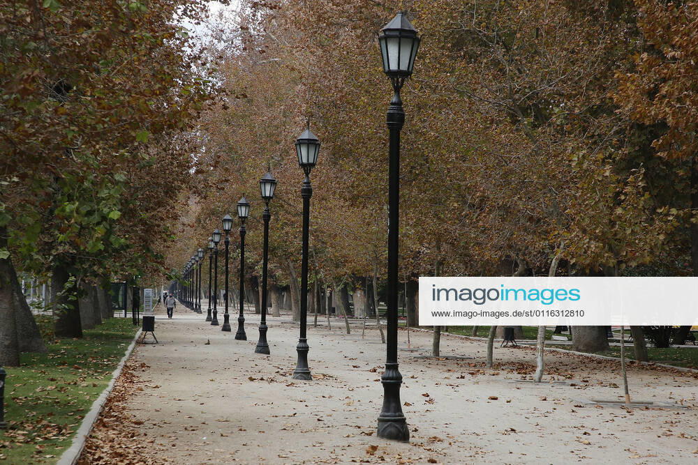 Low activity in streets and parks of the capital during the quarantine by coronavirus This Monday begin the new measures against the pandemic, curfew at 21 hours and restricted travel permits Marcelo Hernandez Atonchile, Santiago Chile Aton 499611