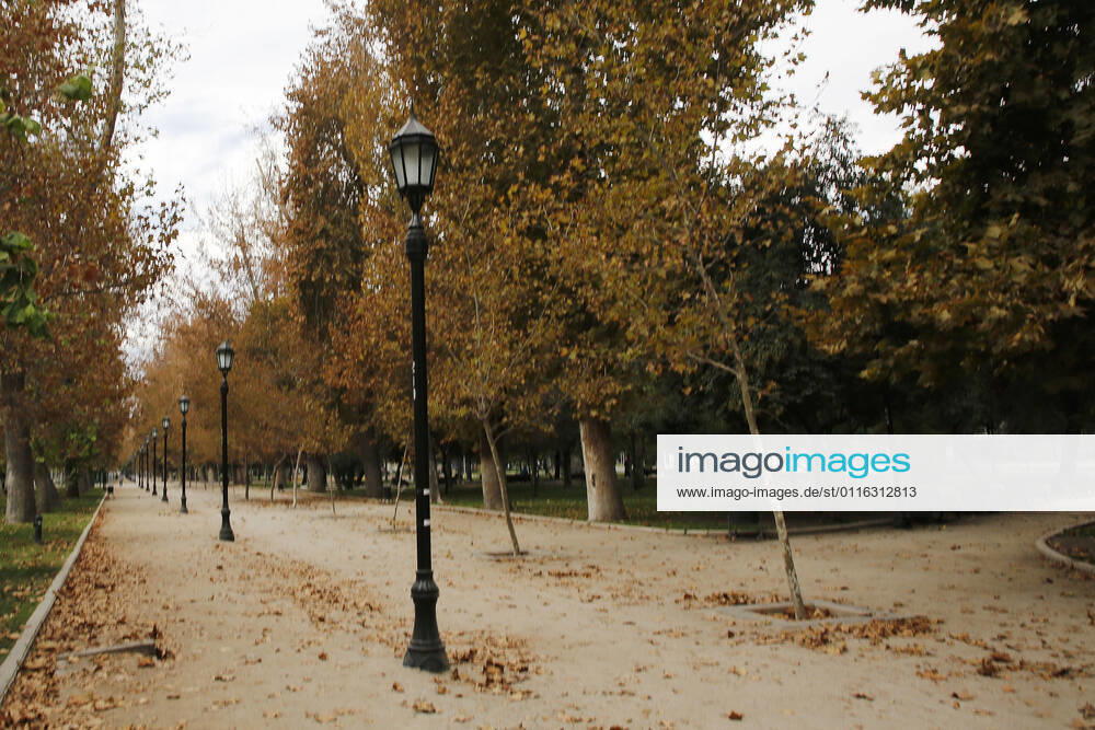 Low activity in streets and parks of the capital during the quarantine by coronavirus This Monday begin the new measures against the pandemic, curfew at 21 hours and restricted travel permits Marcelo Hernandez Atonchile, Santiago Chile Aton 499612
