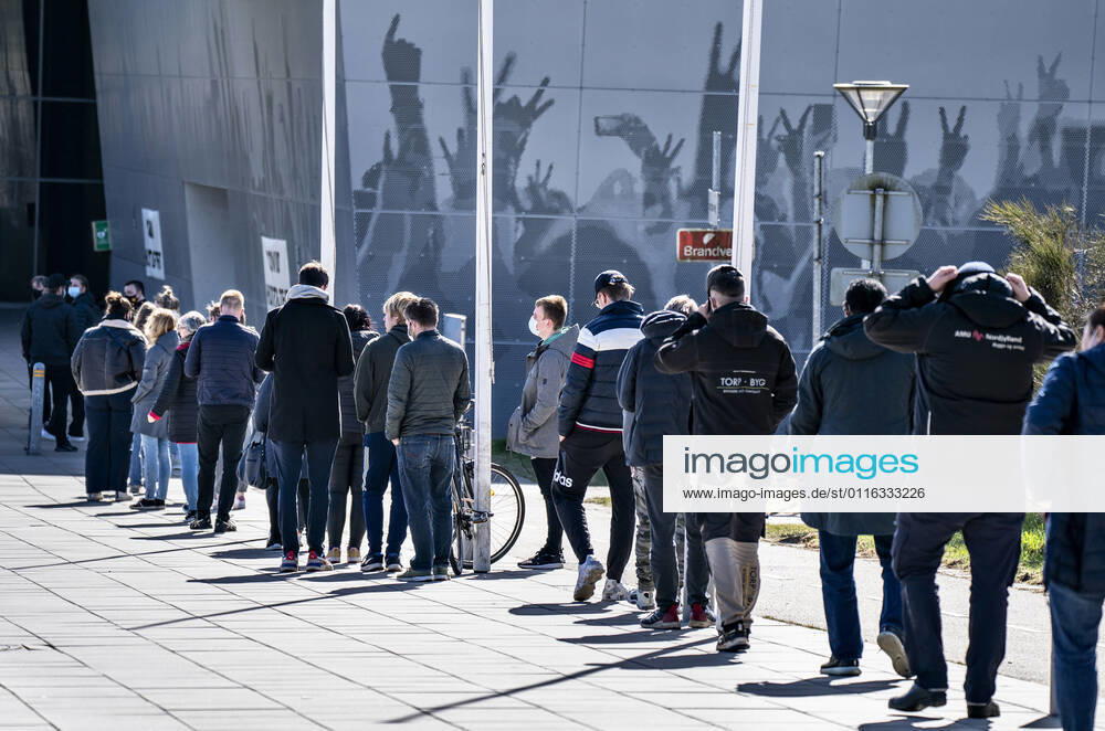 Lang koe ved Falck s lyntest, hurtigtest center i Gigantium i Aalborg OEst, tirsdag den 6. april 2021.. , Aalborg Jylland