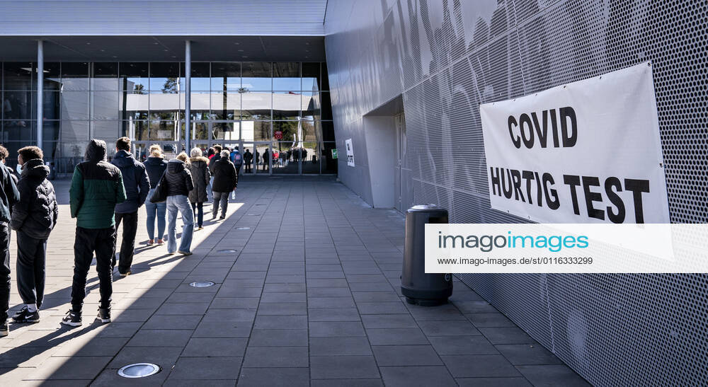 Lang koe ved Falck s lyntest, hurtigtest center i Gigantium i Aalborg OEst, tirsdag den 6. april 2021.. , Aalborg Jylland