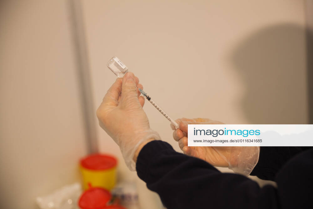 Italy: Bergamo Est Vaccination Center for Covid-19 The 22 vaccination lines managed by Asst Bergamo Est in the city fairgrounds were inaugurated this morning, Wednesday 24 February, which, with the availability of vaccines permitting, will offer a full potential of 2,300 doses per day. Bergamo Italy