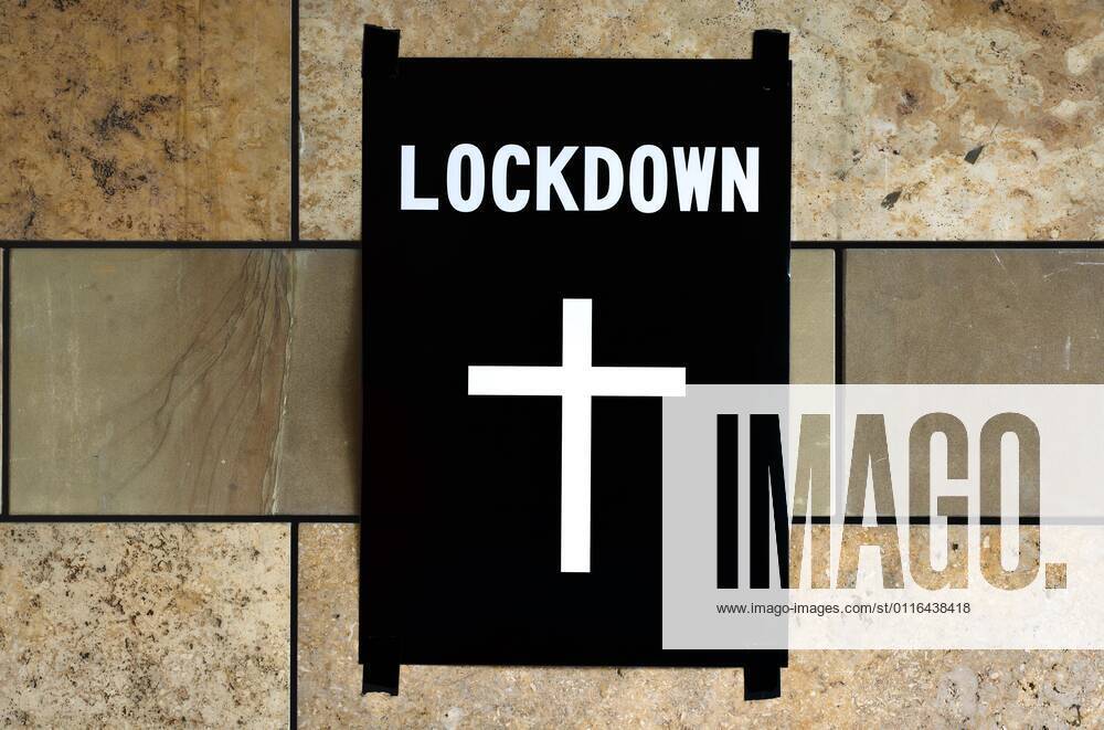 Plakat Totenkreuz auf Mauer, Lockdown, Shutdown, Corona-Krise, Stuttgart, Baden-Württemberg, Deutschland, Europa