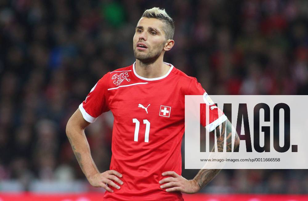 12.10. 2012 Stade de Suisse Bern , SCHWEIZ , Herren WM Qualifikationsspiel Saison 2012 2013 Schweiz - Norwegen Valon Behrami (Schweiz) ; Einzelbild , Aktion ,