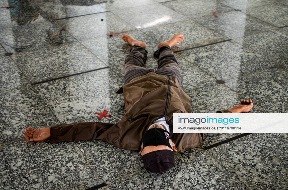 April 13, 2020, Palembang, South Sumatra, Indonesia : Muslims rest after praying during the holy month of Ramadan at the Great Mosque of Sultan Mahmud Badaruddin I Jayo Wikramo on April 13, 2021.Muslims around the world celebrate the holy month of Ramadan by praying during the night time and abstaining from eating, drinking, and sexual acts during the period between sunrise and sunset. Palembang Indonesia - ZUMAz115 20210413_zip_z115_002