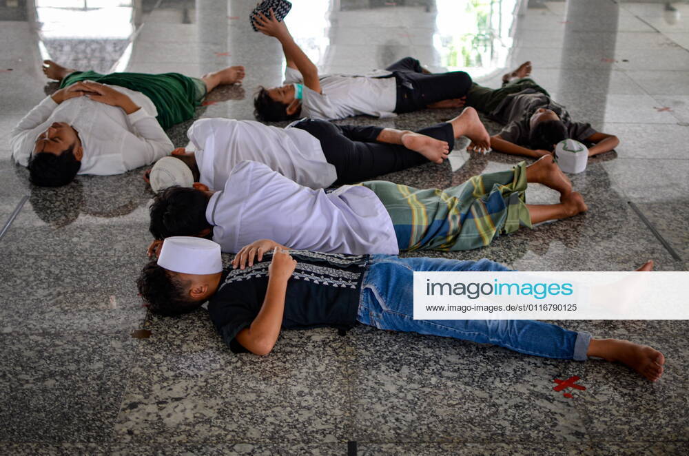 April 13, 2020, Palembang, South Sumatra, Indonesia : Muslims rest after praying during the holy month of Ramadan at the Great Mosque of Sultan Mahmud Badaruddin I Jayo Wikramo on April 13, 2021.Muslims around the world celebrate the holy month of Ramadan by praying during the night time and abstaining from eating, drinking, and sexual acts during the period between sunrise and sunset. Palembang Indonesia - ZUMAz115 20210413_zip_z115_004