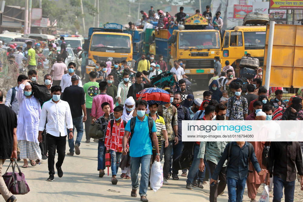 April,13, 2021 People begin leaving Dhaka ahead of a new lockdown set to be enforced with stricter rules. A rush of homebound passengers is seen at the Shimulia ferry terminal Dhaka Bangladesh - ZUMAr338 20210413_zip_r338_042