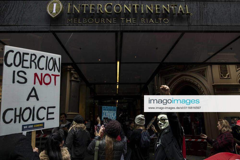 ANTI VACCINATION RALLY MELBOURNE, Protesters are seen gathering during an anti-vaccination rally outside the InterContinental hotel quarantine in Melbourne, Thursday, April 15, 2021. ( NO ARCHIVING, , NO USE IN BOOKS WITHOUT CONSENT MELBOURNE VIC AUSTRALIA