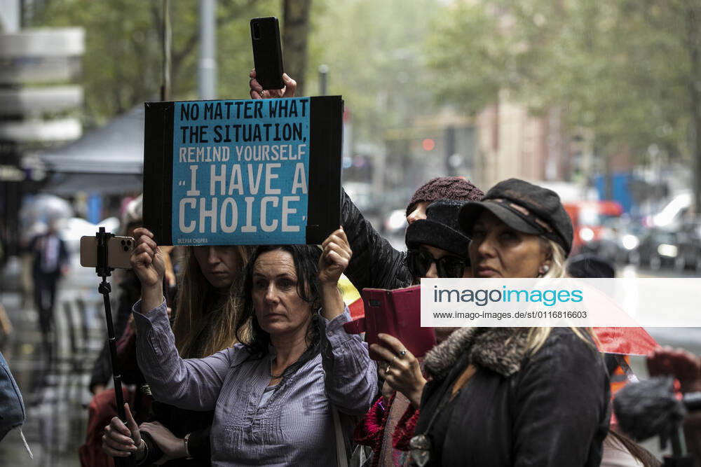 ANTI VACCINATION RALLY MELBOURNE, Protesters are seen gathering during an anti-vaccination rally outside the InterContinental hotel quarantine in Melbourne, Thursday, April 15, 2021. ( NO ARCHIVING, , NO USE IN BOOKS WITHOUT CONSENT MELBOURNE VIC AUSTRALIA